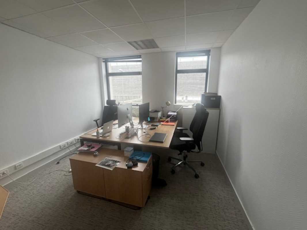 Visuel 14 de l'annonce : A LOUER PLATEAU DE BUREAUX 154 M² PORT DE COMMERCE