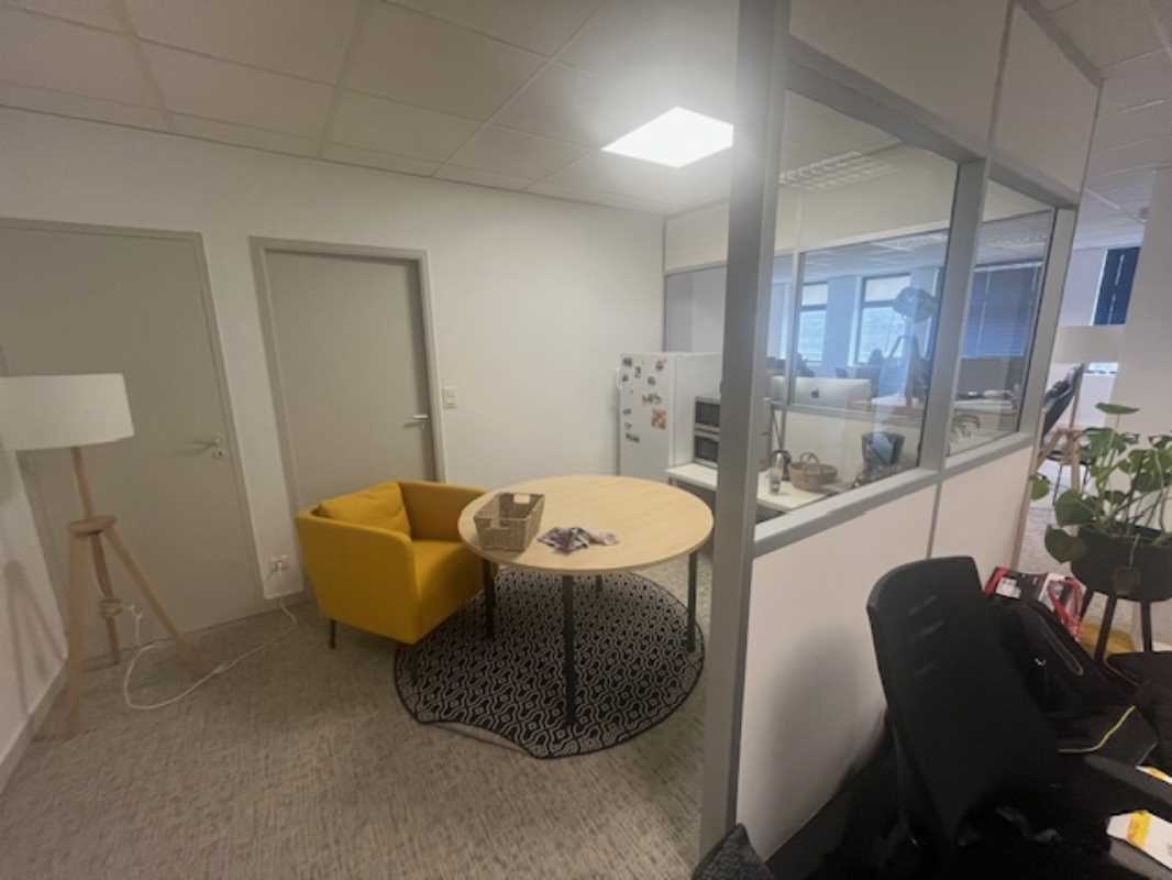 Visuel 17 de l'annonce : A LOUER PLATEAU DE BUREAUX 154 M² PORT DE COMMERCE
