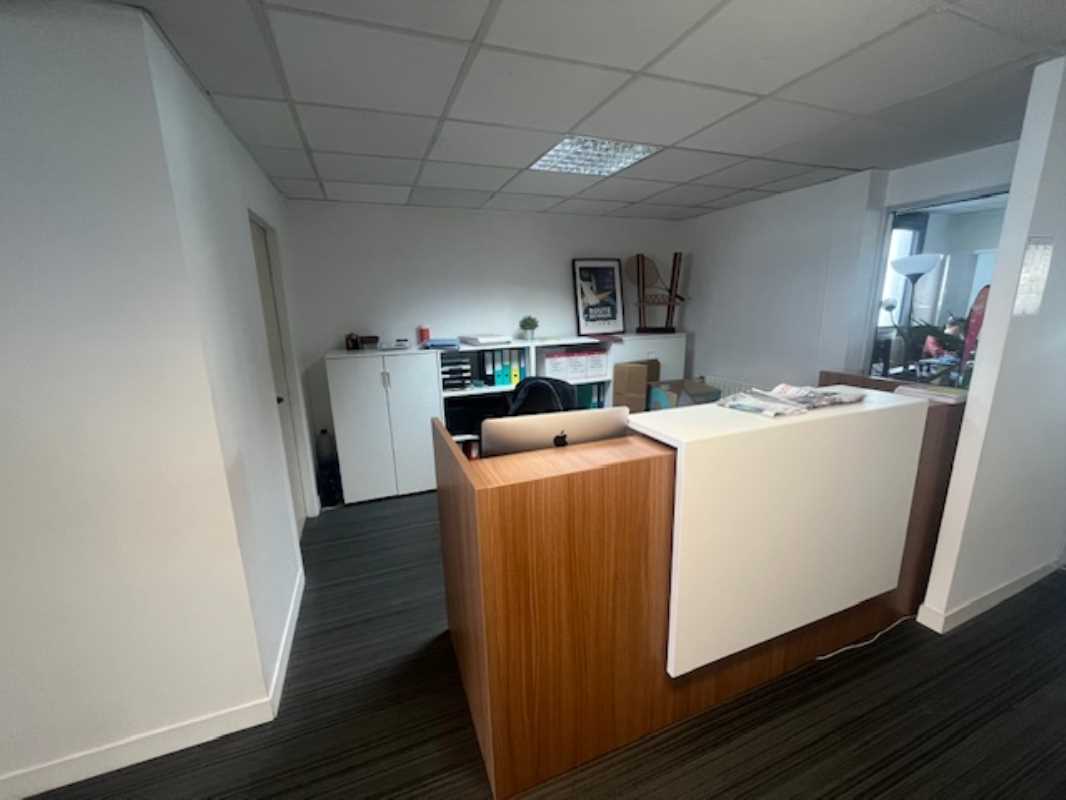 Visuel 1 de l'annonce : A LOUER - PLATEAU DE BUREAUX 260 M² - PORT DE COMMERCE DE BREST