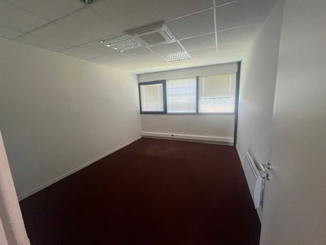Visuel 2 de l'annonce : A LOUER - PLATEAU DE BUREAUX DE 360M² - GOUESNOU
