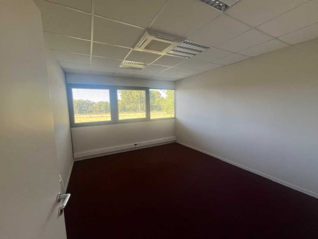 Visuel 1 de l'annonce : A LOUER - PLATEAU DE BUREAUX DE 360M² - GOUESNOU
