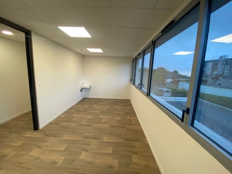 Visuel 4 de l'annonce : A VENDRE / A LOUER - PLATEAU DE BUREAUX 157 M² - LE RELECQ KERHUON