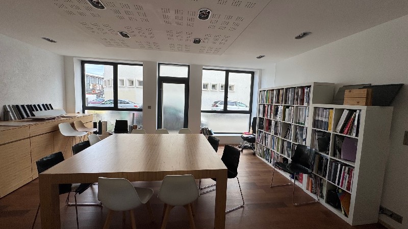 Visuel 1 de l'annonce : BUREAUX DE 107 M² AU PORT DE COMMERCE DE BRET - ESPACE FONCTIONNEL ET MODULABLE