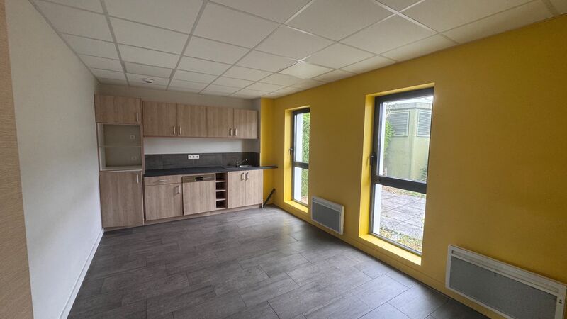 Visuel 16 de l'annonce : A LOUER PLATEAU DE BUREAUX 440 M² DIVISBLES A PARTIR DE 300 M² KERGONAN BREST