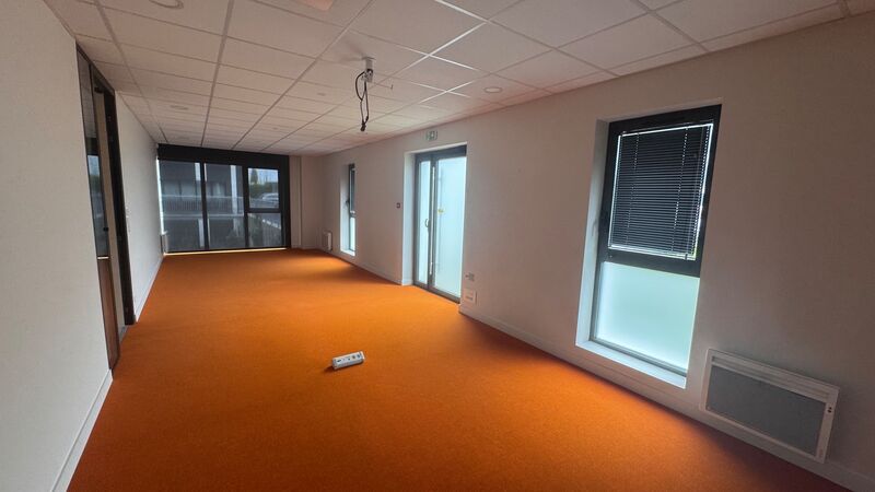 Visuel 18 de l'annonce : A LOUER PLATEAU DE BUREAUX 440 M² DIVISBLES A PARTIR DE 300 M² KERGONAN BREST