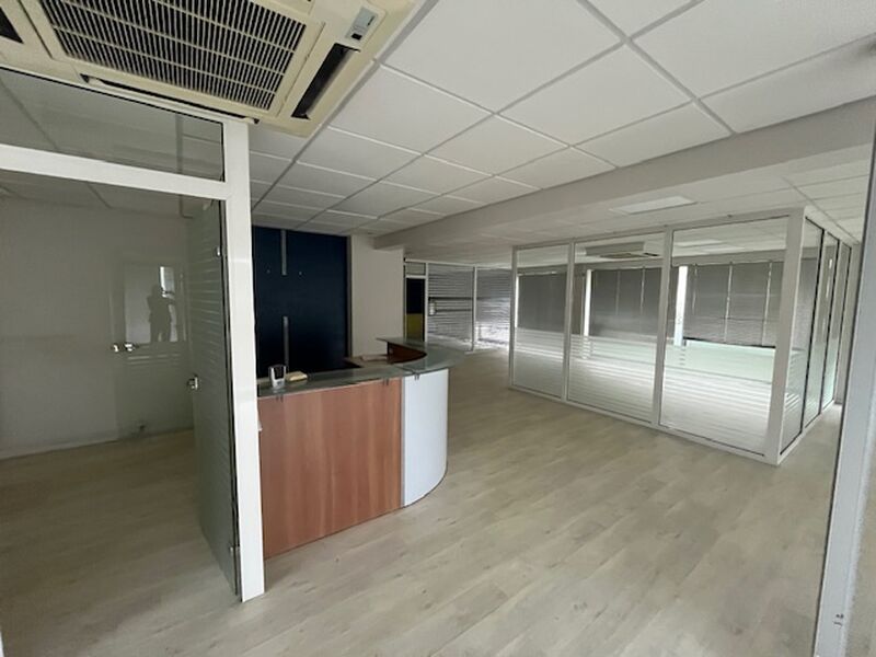 Visuel 3 de l'annonce : LOCAL PROFESSIONNEL A VENDRE - 170 M² - BREST