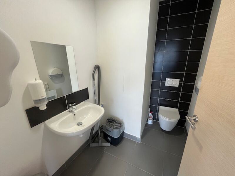 Visuel 7 de l'annonce : A LOUER BUREAUX DE 90m² PORT DE COMMERCE DE BREST