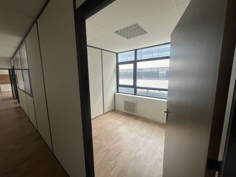Visuel 12 de l'annonce : A VENDRE A LOUER PLATEAU DE BUREAUX KERGARADEC III
