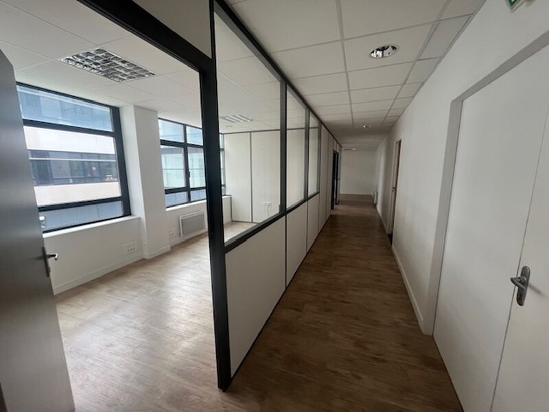 Visuel 18 de l'annonce : A VENDRE A LOUER PLATEAU DE BUREAUX KERGARADEC III