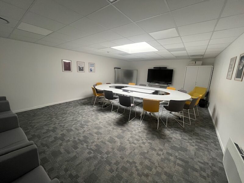 BUREAUX 570 M² A LOUER BREST KERGONAN