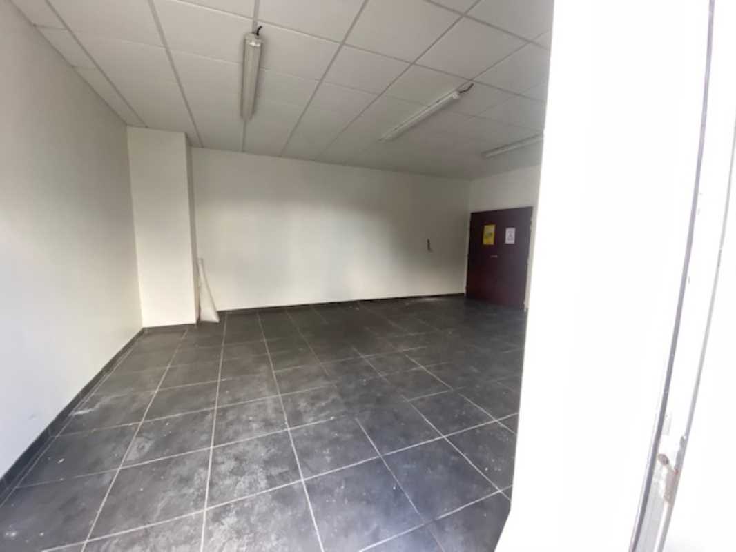 Visuel 3 de l'annonce :  LOCAL ACVIVITE A VENDRE A LOUER  404 M² BREST LOSCOAT 