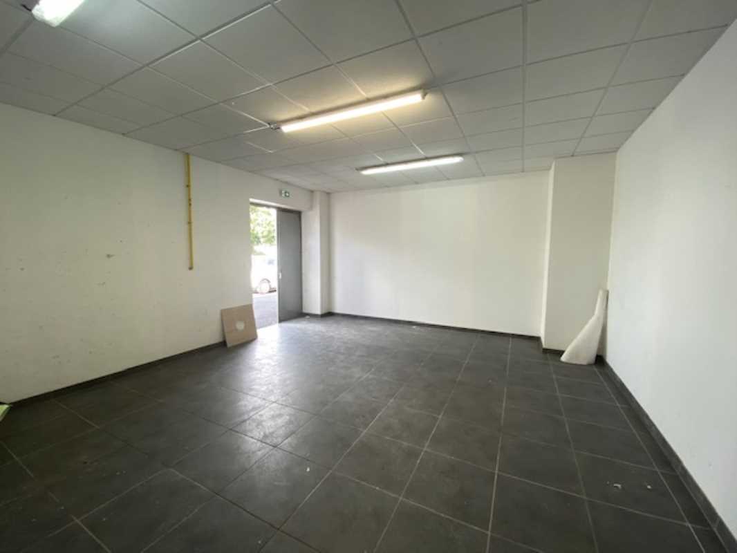 Visuel 2 de l'annonce :  LOCAL ACVIVITE A VENDRE A LOUER  404 M² BREST LOSCOAT 
