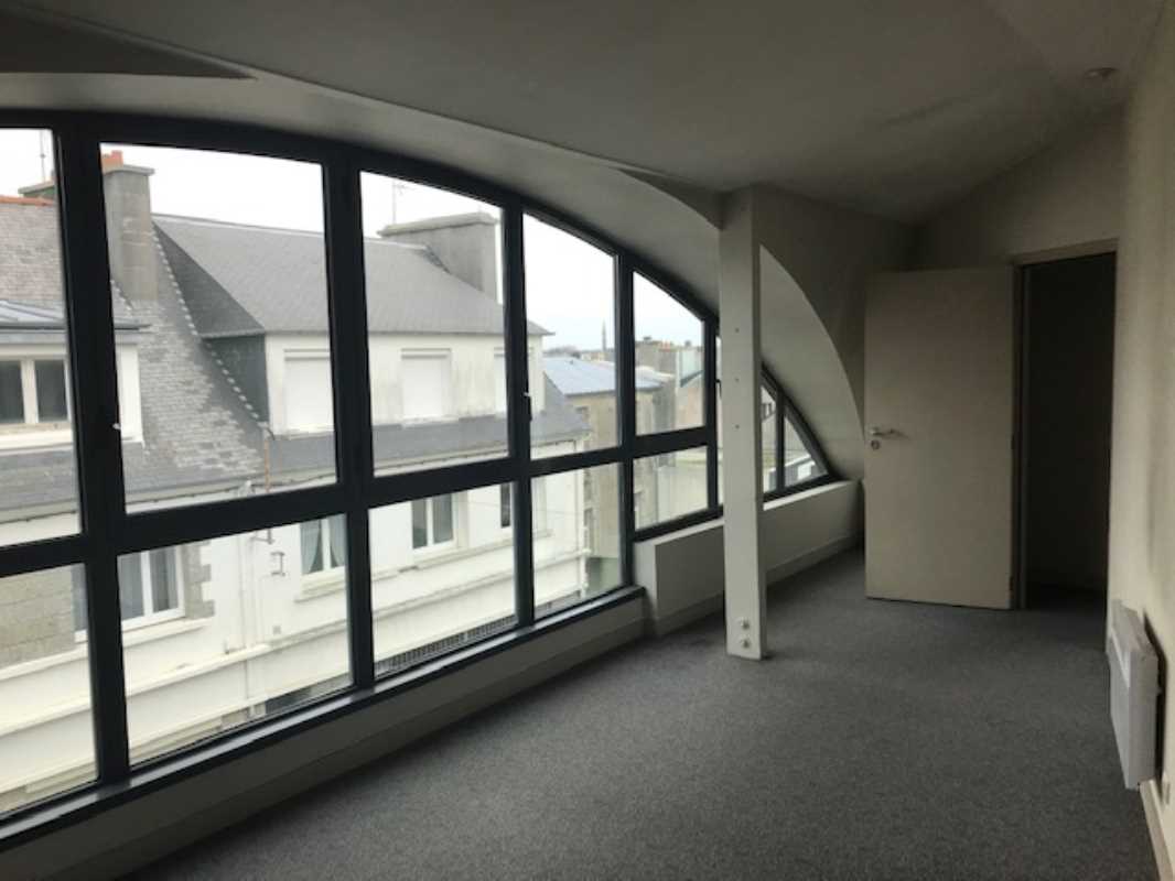 Visuel 6 de l'annonce : BUREAUX A LOUER LESNEVEN CENTRE VILLE