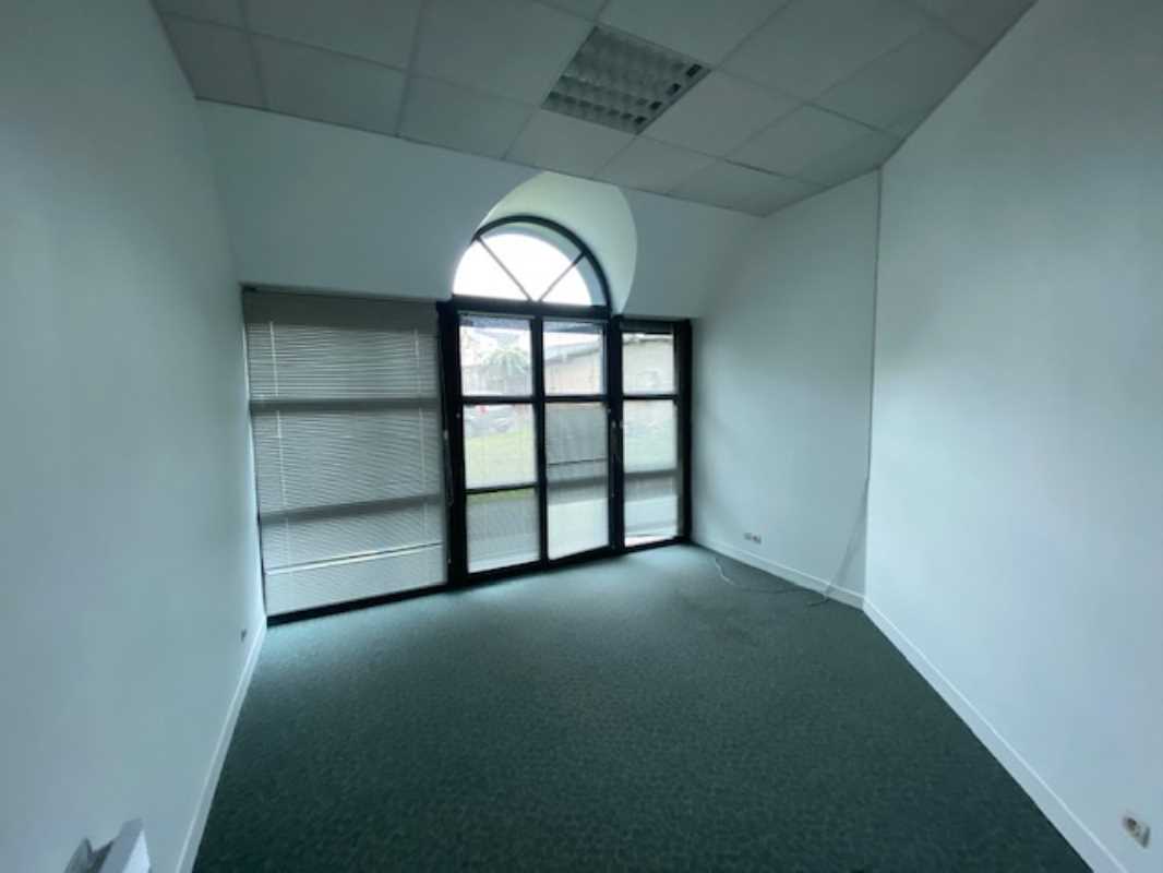 Visuel 4 de l'annonce : BUREAUX A LOUER LESNEVEN CENTRE VILLE