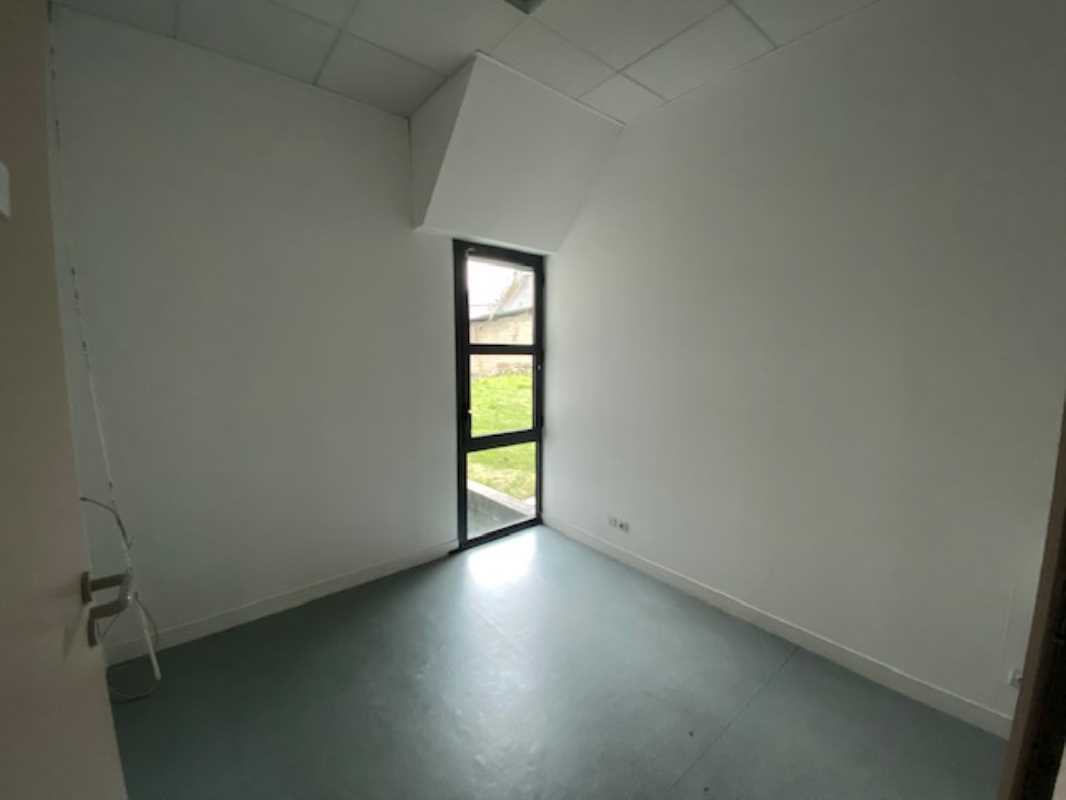 Visuel 7 de l'annonce : BUREAUX A LOUER LESNEVEN CENTRE VILLE