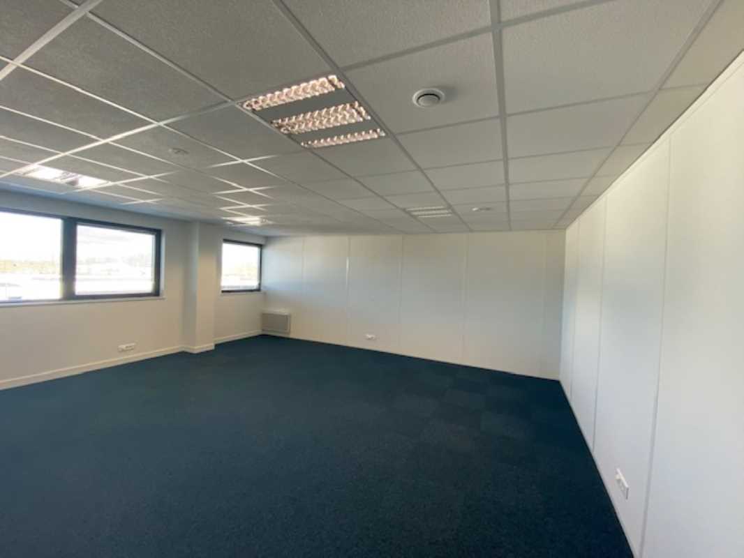 Visuel 4 de l'annonce : A LOUER BUREAUX BREST AEROPORT
