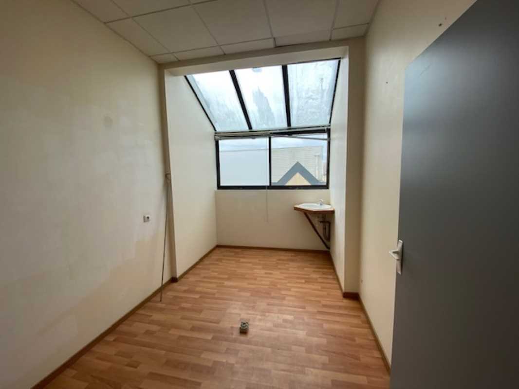 Visuel 4 de l'annonce : A LOUER LOCAL PROFESSIONNEL D'ENVIRON 40 M² PLOUZANE