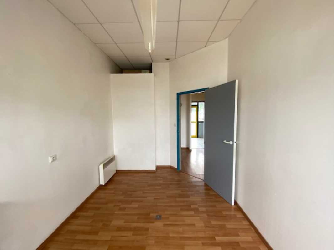 Visuel 6 de l'annonce : A LOUER LOCAL PROFESSIONNEL D'ENVIRON 40 M² PLOUZANE